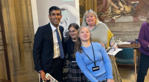 Menina com trissomia do 21 dá palestra ao primeiro-ministro britânico – Christian News